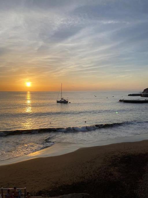 Atardecer En Playa Sardina Apartment Екстериор снимка
